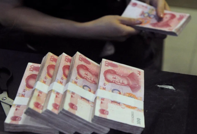 中国富人每年向海外转移资产, 隐秘路径曝光! 官方公告史上最严新规: 5000元RMB跨境汇款必须查身份!-华闻时空