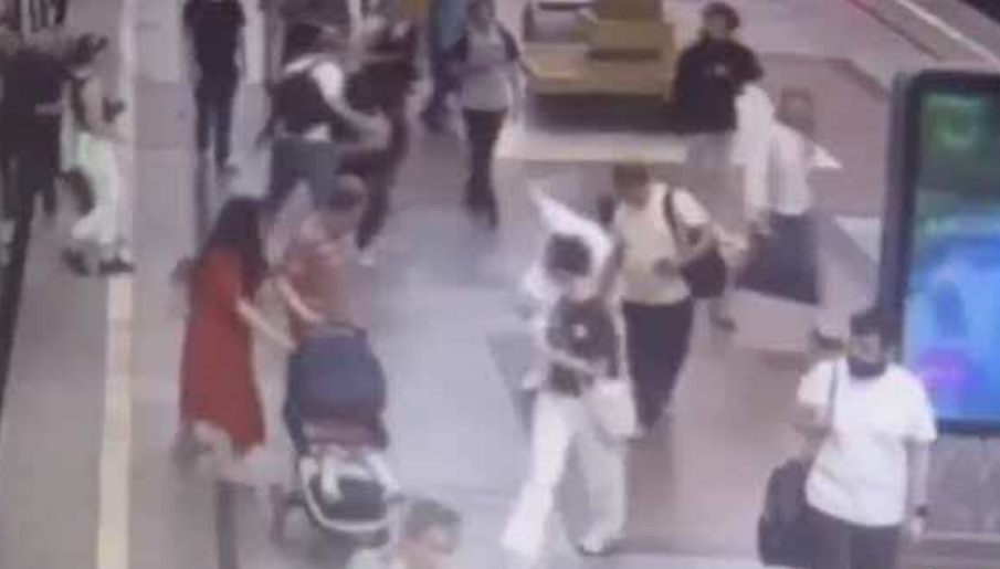 莫斯科地铁发生持枪伤人案件-华闻时空