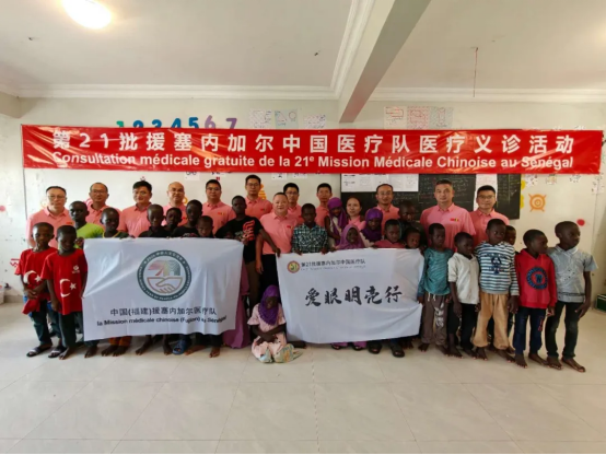 第21批援塞内加尔中国医疗队给孤儿院孩子送”别样”的六一礼物-华闻时空