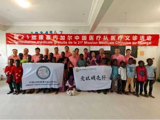 图片[1]-第21批援塞内加尔中国医疗队给孤儿院孩子送”别样”的六一礼物-华闻时空