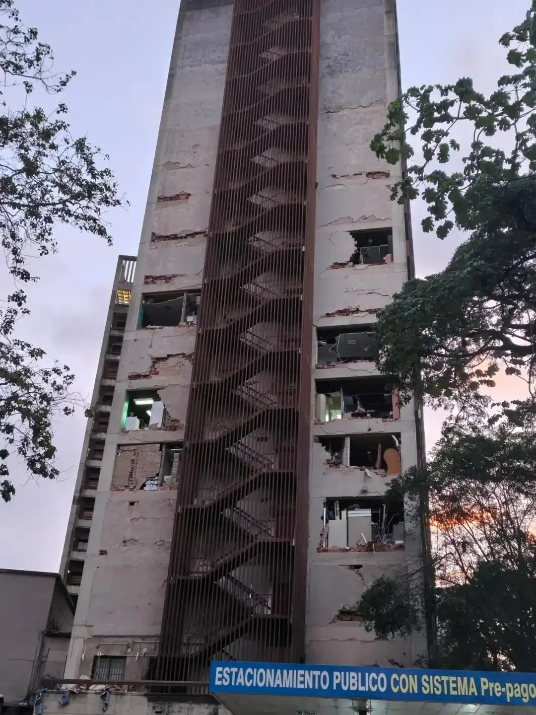 图片[2]-委内瑞拉强震，全国进入紧急状态，华人讲述：剧烈摇晃，建筑坍塌-华闻时空