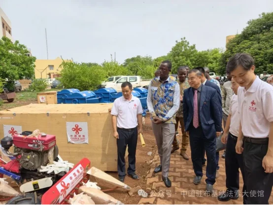 图片[2]-布基纳法索：使馆席威参赞出席农业技术物资捐赠仪式-华闻时空