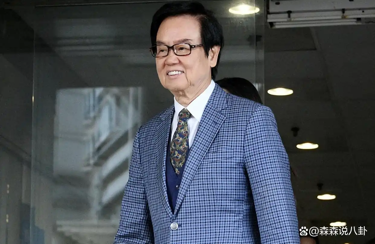 80岁黄百鸣主动入狱服刑，一言不发走入囚室，20万保释金将退还-华闻时空