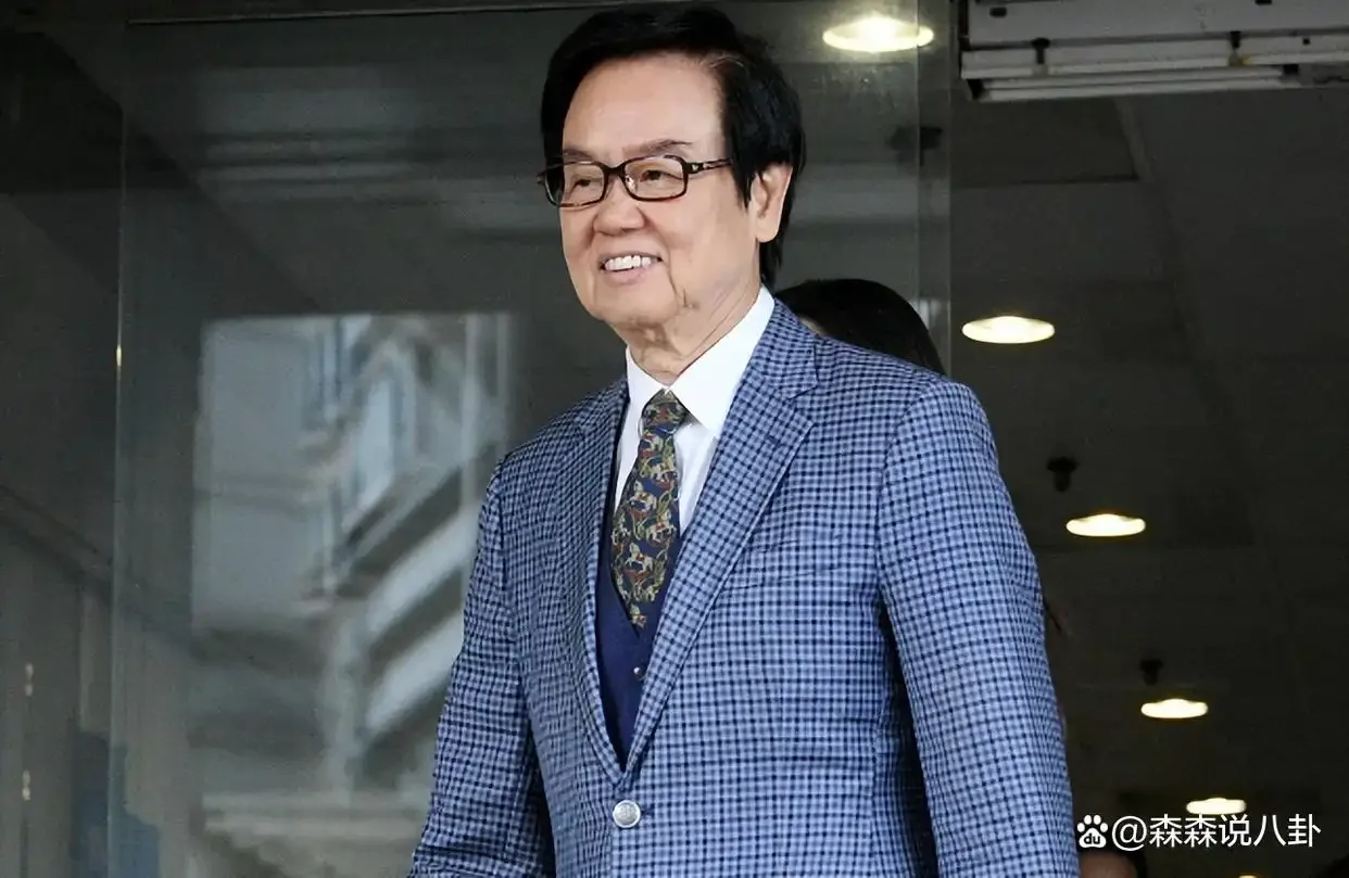 图片[1]-80岁黄百鸣主动入狱服刑，一言不发走入囚室，20万保释金将退还-华闻时空