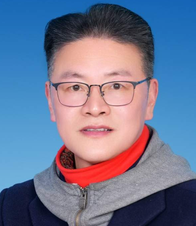 《那一刻,我与星辰并肩:董卿的签名照亮我的理想之路》-华闻时空