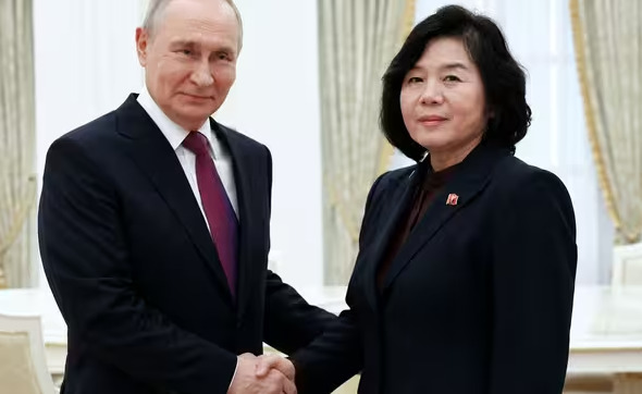 普京亲自接见朝鲜外相崔善姬,公开赞扬平壤在乌克兰战争中给予的支持-华闻时空