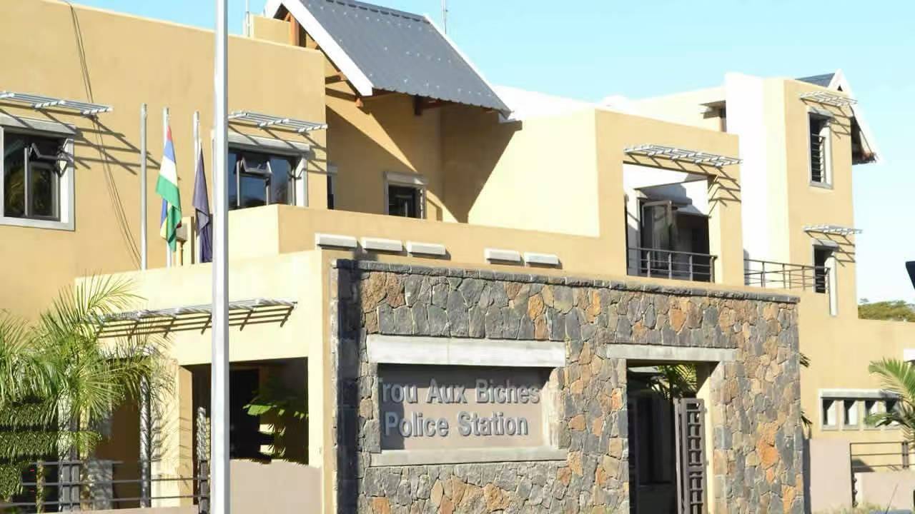 北部地区六人在涉嫌妓院被捕-华闻时空