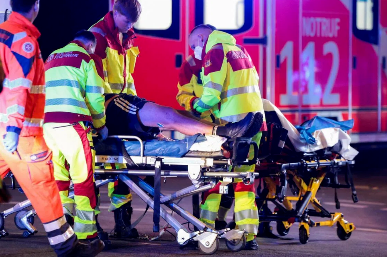 柏林突发汽车冲撞行人事件致1死多伤,默茨发声-华闻时空