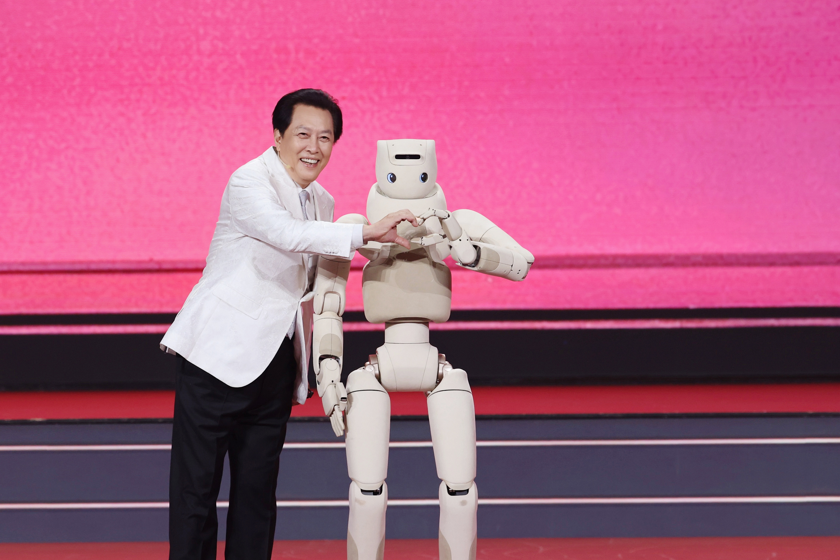 中国电视-《2026中国AI盛典》：走进生活的万能AI“搭子”-华闻时空