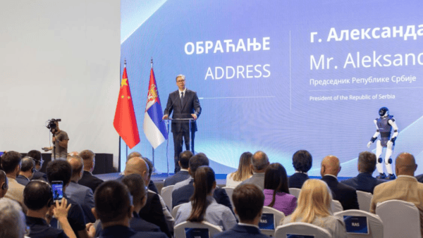 武契奇出席中塞合作人形机器人工厂量产仪式,致辞时感谢中方-华闻时空