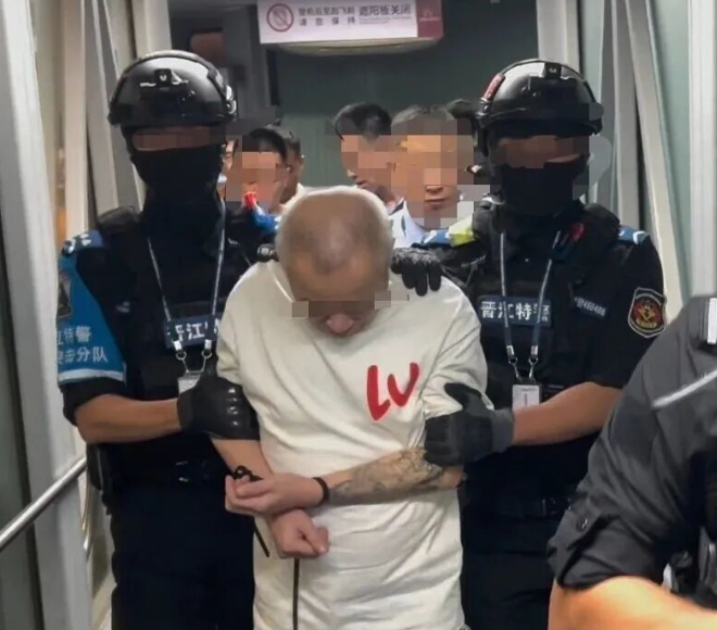 在菲绑架团伙头目邱某某被成功遣返回国-华闻时空