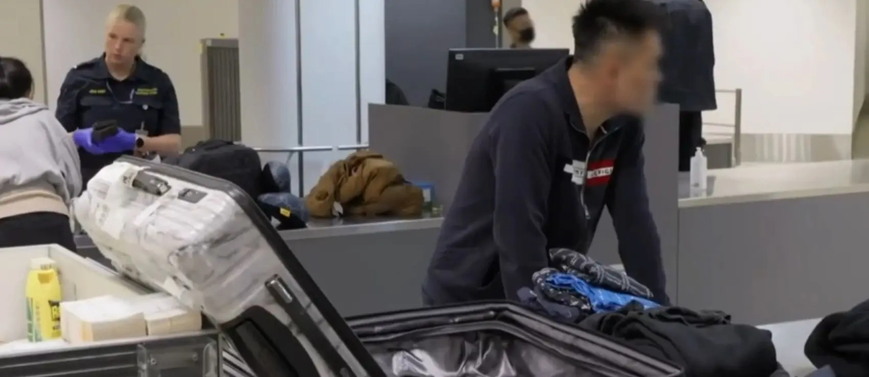 图片[1]-13名华人刚落地澳洲, 同时被扣! 手机现金成堆, 人人胃药, 集体上厕所…当场遣返-华闻时空