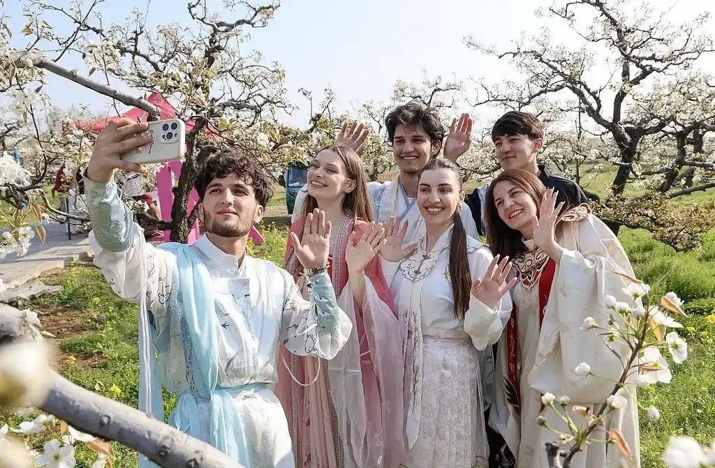 图片[11]-老外被中式美学“硬控”的N个瞬间：“这是我想象中的天堂”-华闻时空