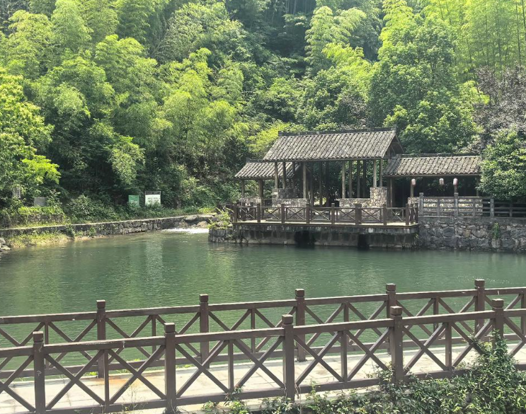 在东北老城的小夜晚-华闻时空