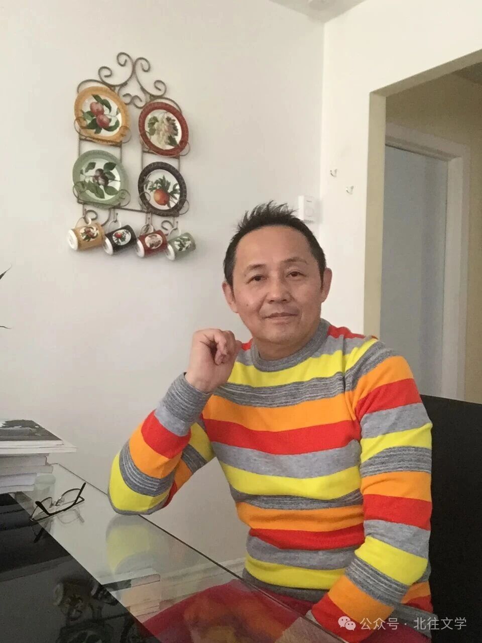 北往文学 | 郑南川（札记四）：小说文学叙事的存在主义意象 《几个人的蒙特贝尔后街》（长篇小说） 背后的“非虚构纪实”与读者的对话-华闻时空