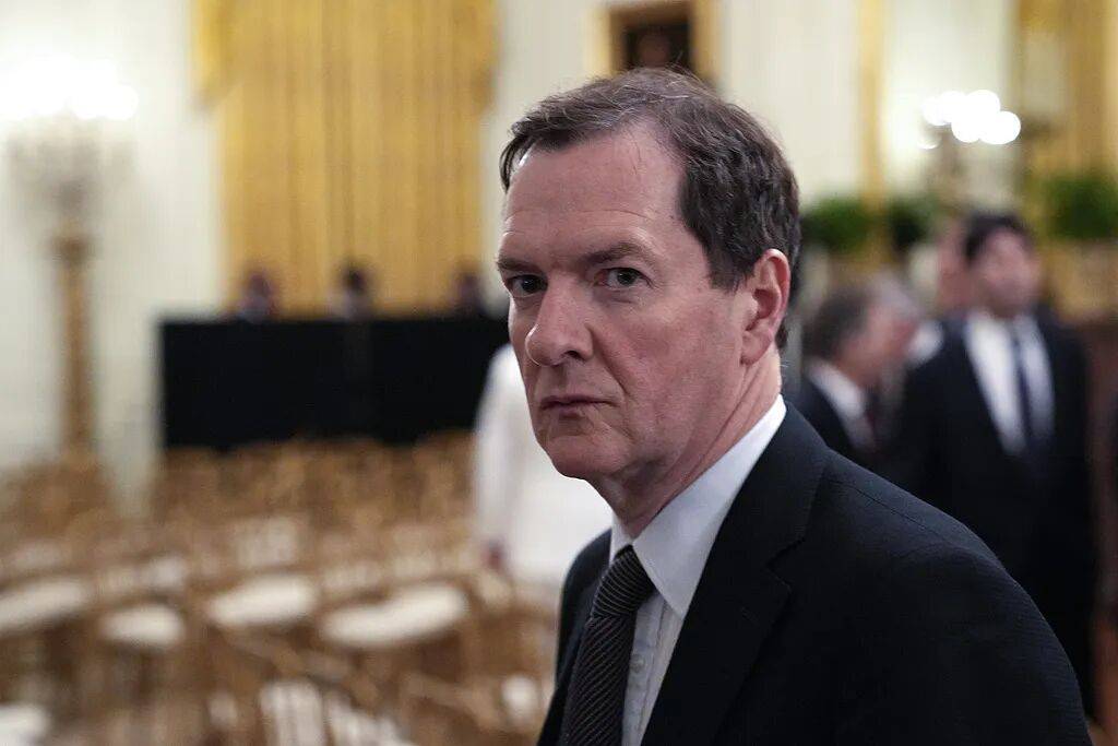 英国前财政大臣:脱欧后英国经济“断崖式下滑”-华闻时空