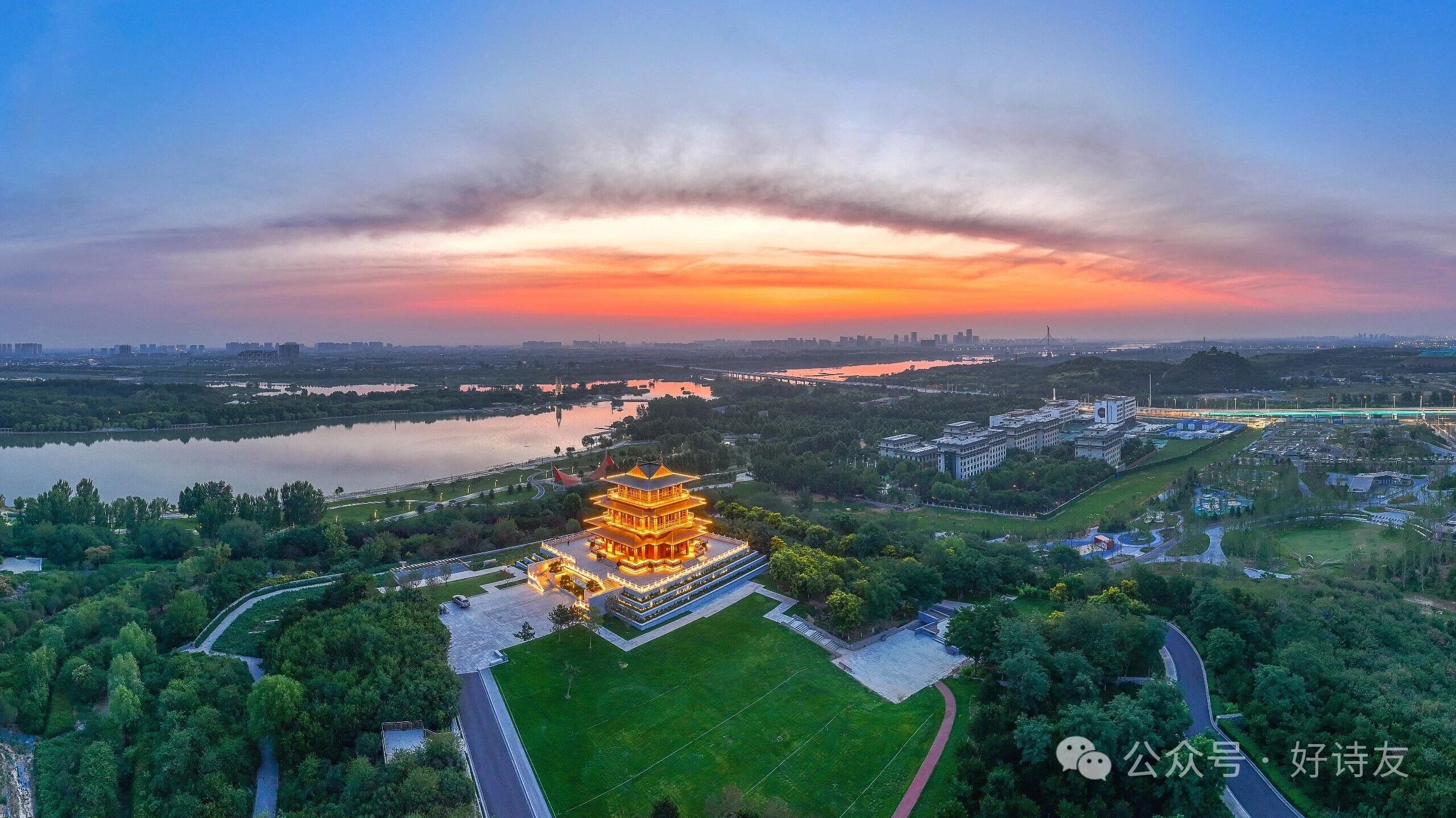 雾,可以吞噬我们,但吞噬不了我们诵读诗作的声音-华闻时空