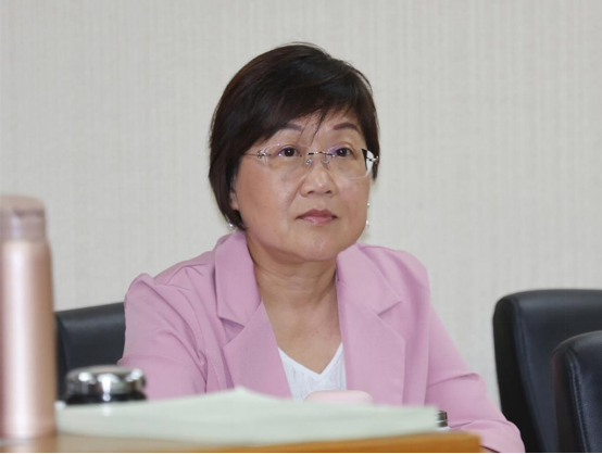被控外出参加活动时安排儿子冒充“摄影官”随行等,台“侨委会”官员被检方调查-华闻时空